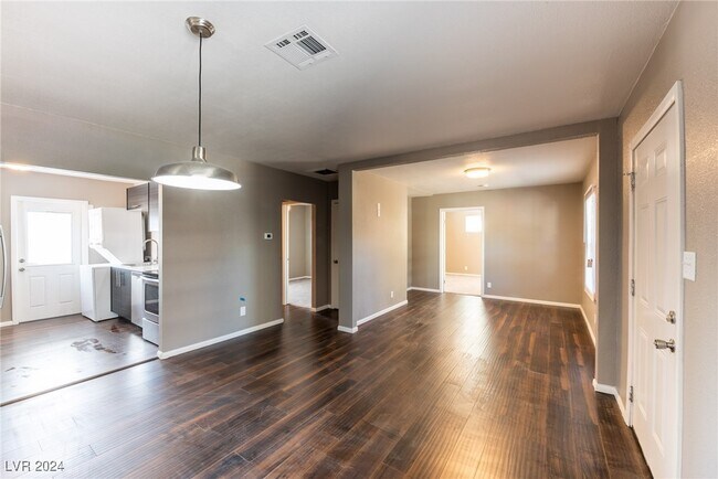 Building Photo - 227 S Texas Ave