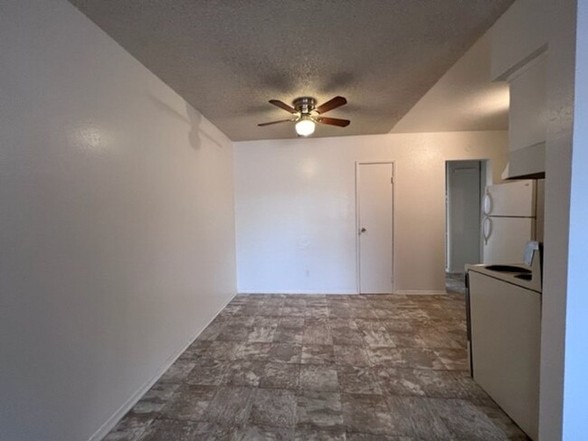 Building Photo - 1 Bedroom Economy Apartment Old Bullhead