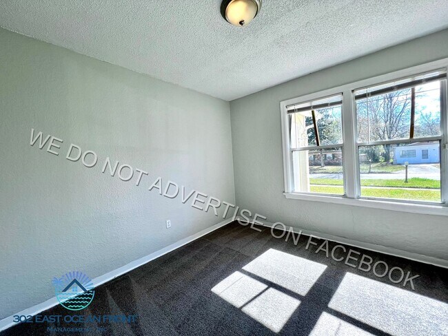 Building Photo - Lovely 3 bedroom / 1 bathroom home now ava...