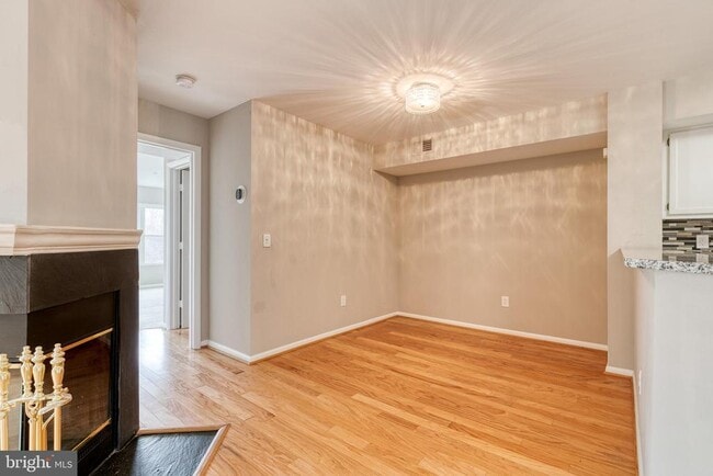 Building Photo - 20 Sandstone Ct