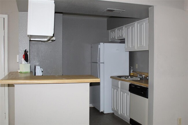 Building Photo - 6001 Reims Rd