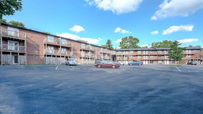 Building Photo - 2021 Cambridge Dr
