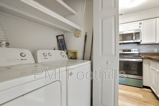 Building Photo - 832 S Vance St