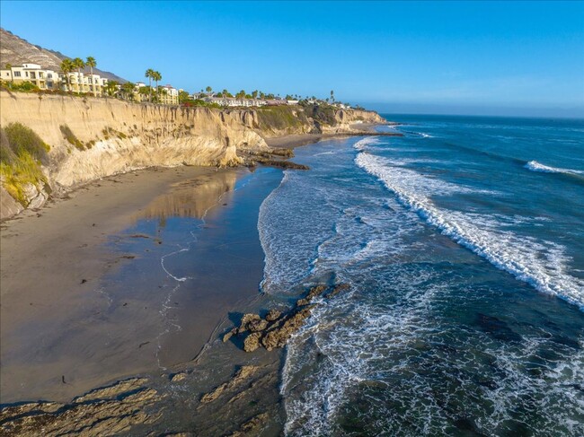 Building Photo - Furnished Townhome in Pismo Beach with Oce...