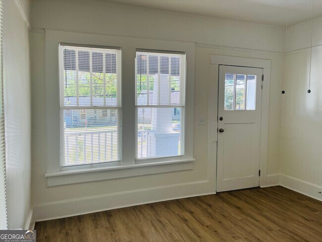 Building Photo - 410 Alford St