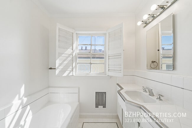 Building Photo - 1284 S Beverly Glen Blvd