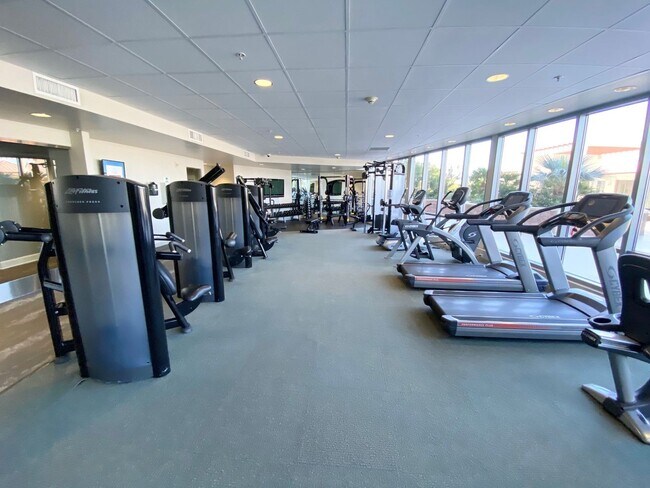 Building Photo - GREAT 1 BED, 1 BATH 867 SQFT HIGH RISE CON...