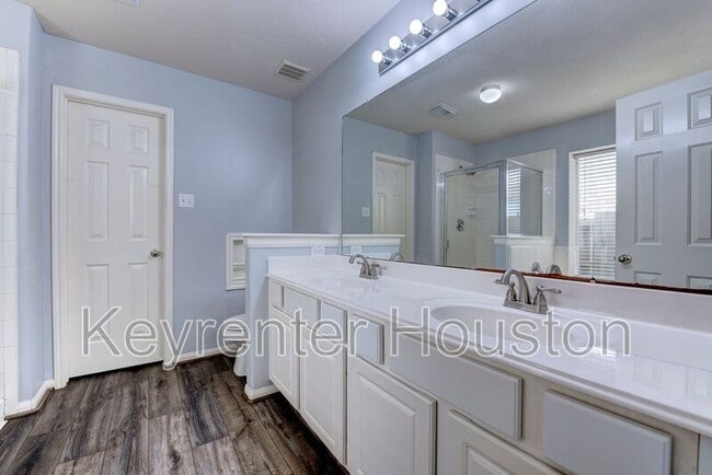 Building Photo - 6411 Silver Shade Dr
