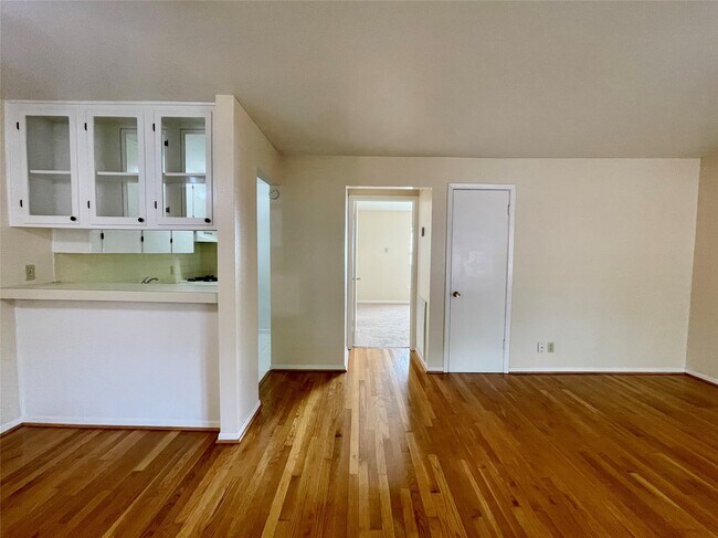 Building Photo - 3420 Mt Vernon St