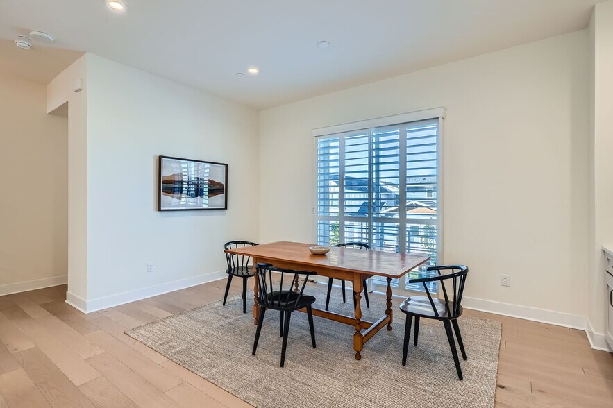 Building Photo - 805 Promenade Dr