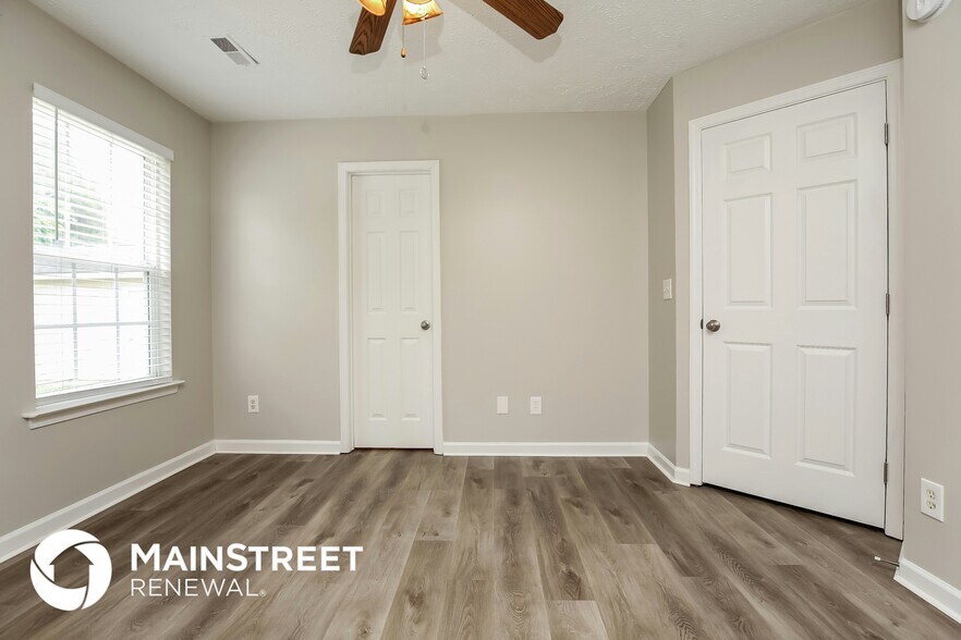 Building Photo - 352 Royal Garden Dr