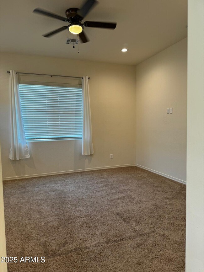 Building Photo - 5526 N 107th Ln