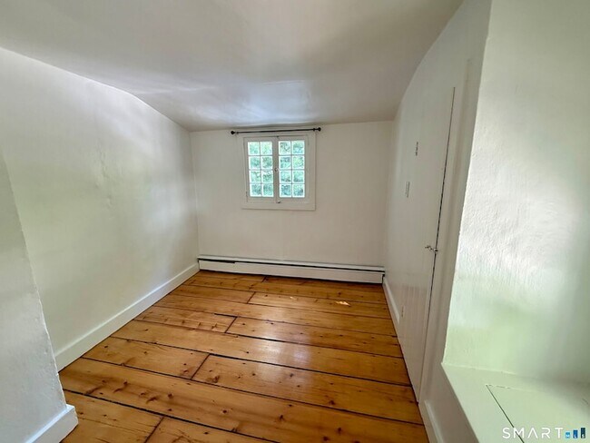 Building Photo - 154 Silvermine Ave