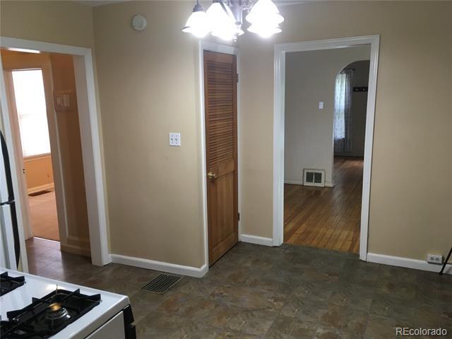 Building Photo - 1021 Cook St