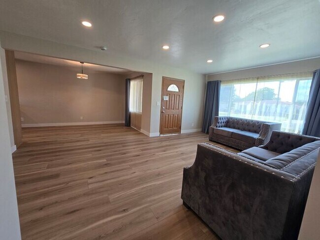 Building Photo - Charming Chula Vista Home with Spacious Yard in a Prime Location