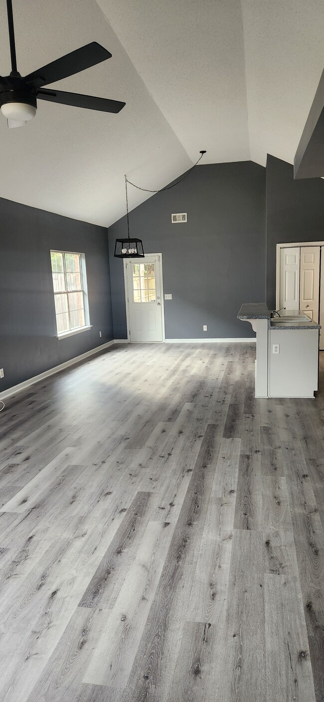 Building Photo - 106 Rolling Woods Cir