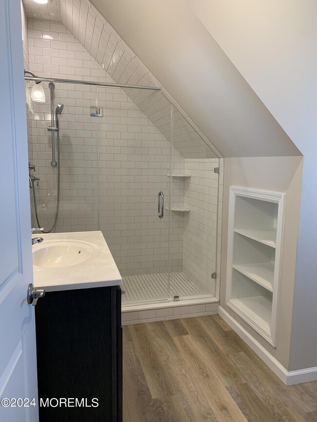 Building Photo - 207 Brinley Ave