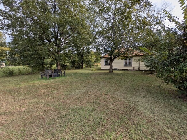 Building Photo - 405 S Skaggs Rd