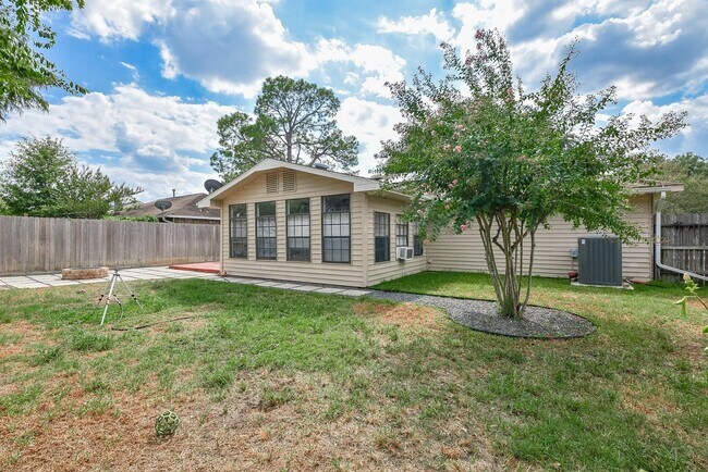 Building Photo - 2722 Amaranth Dr