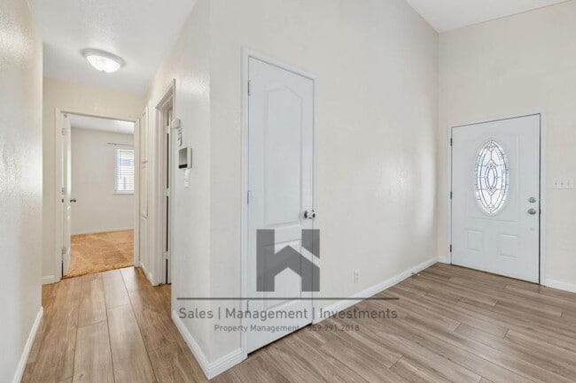 Building Photo - 2651 Elsinore St