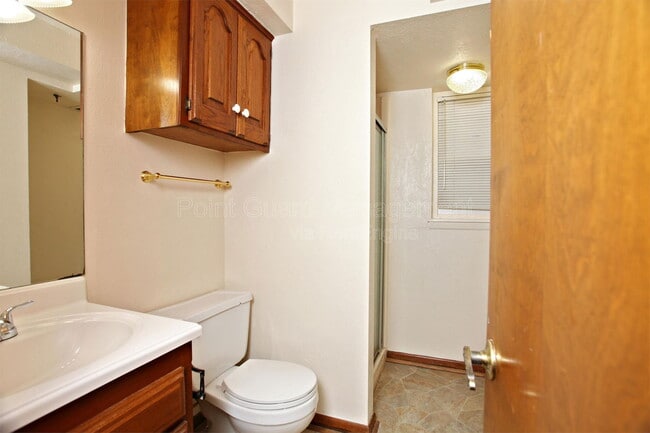 Building Photo - 437 Hillcrest Ct N