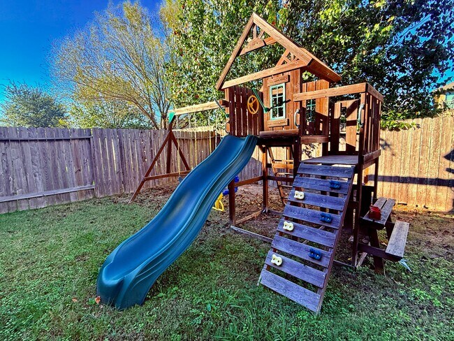 Building Photo - 8153 Tranquil Lake Way