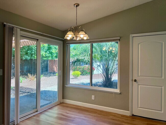 Building Photo - 3 Bedroom 2 Bathroom 2 Car Garage Home in Loomis