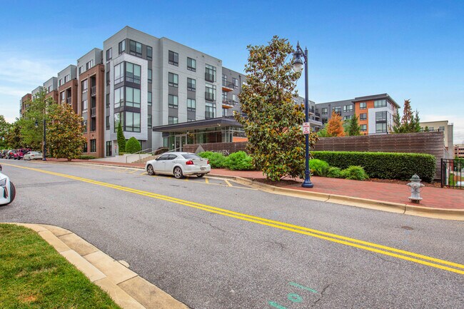 Building Photo - 145 Riverhaven Dr