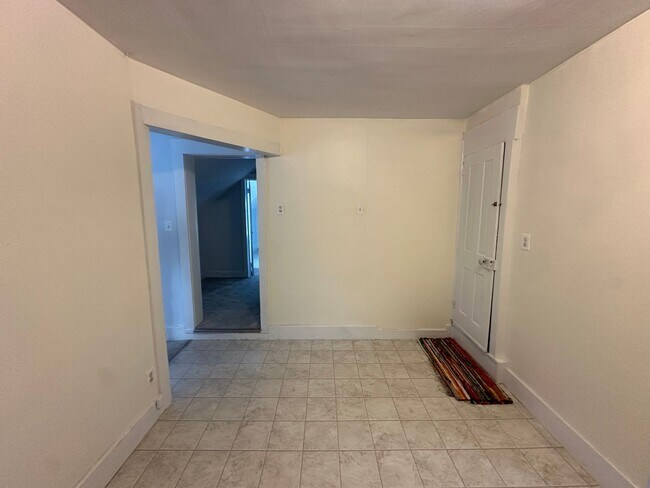 Building Photo - 18 E Salem St