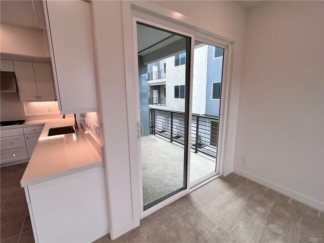 Building Photo - 215 Sash