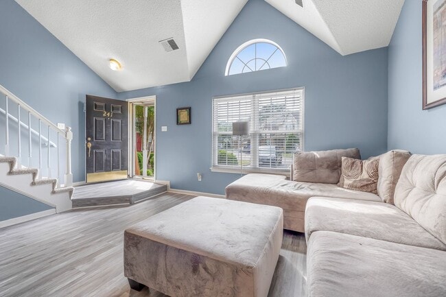 Building Photo - Modern Comfort in the Heart of Chesapeake ...