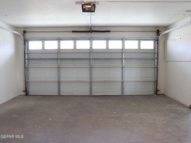 Building Photo - Beautiful 3 bed/2 baths and more for RENT