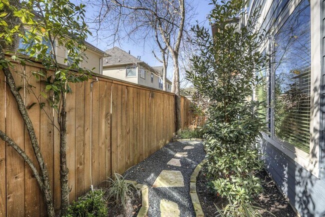 Building Photo - 11117 Sherwood Oak Ln