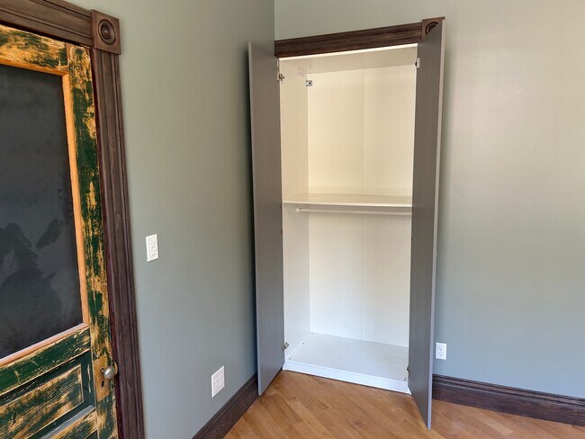 Building Photo - 2624 Pestalozzi St