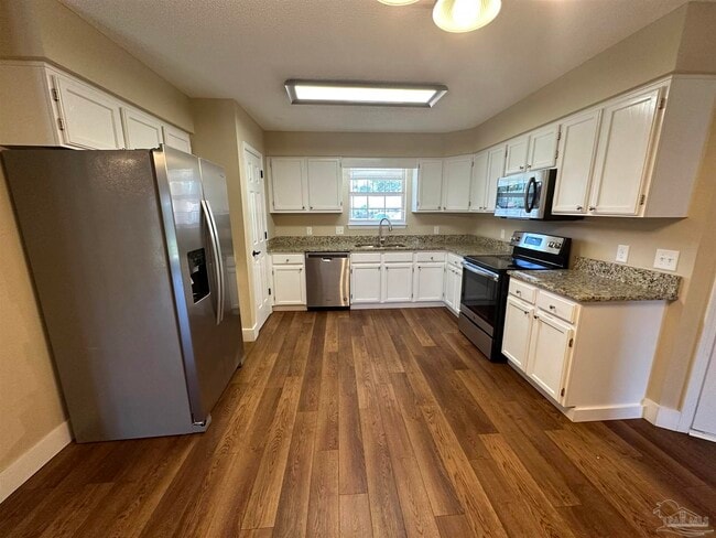 Building Photo - 10701 Brook Bend Cir