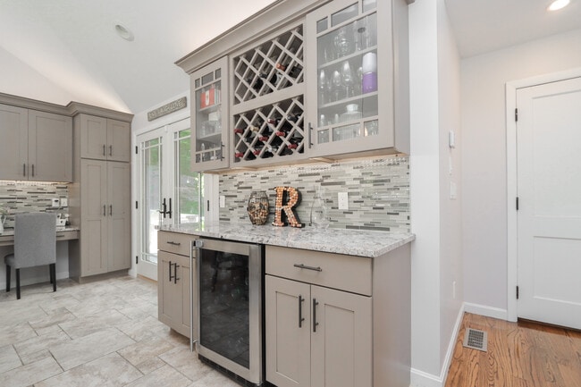 Building Photo - 22 Allen St