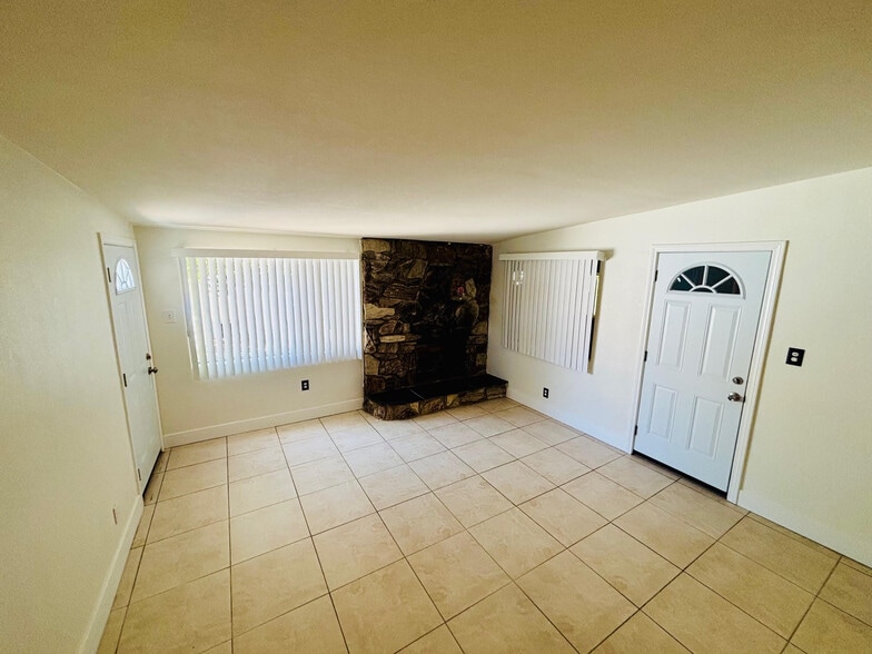 Building Photo - 6533 Balcom Ave