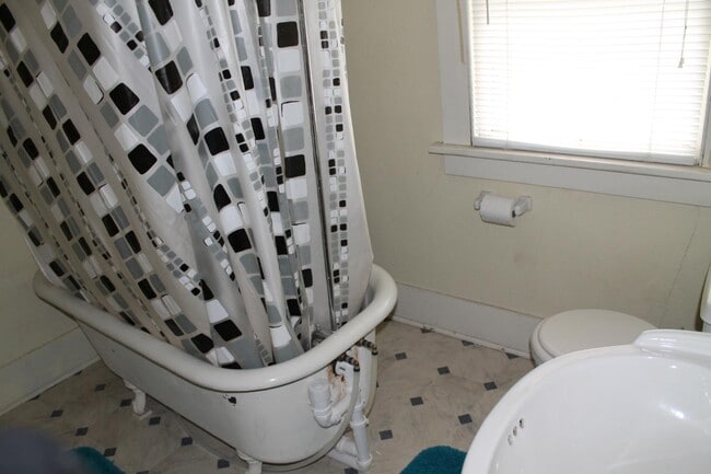 Building Photo - 415 E Clark St