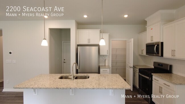 Building Photo - 2200 Seacoast Ave