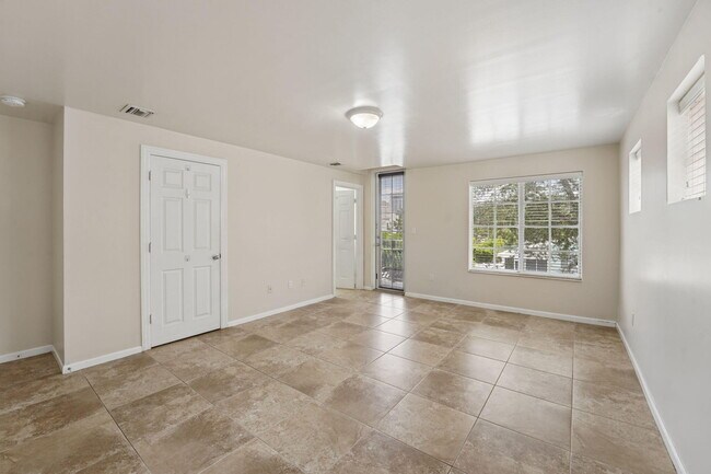 Building Photo - 819 SW 7th Ave