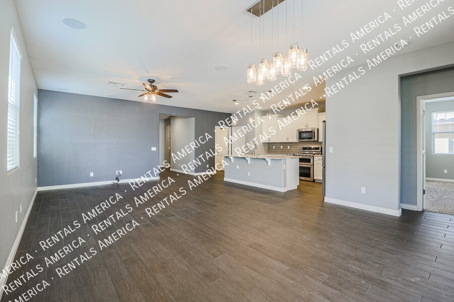 Building Photo - 10910 E Calypso Ave