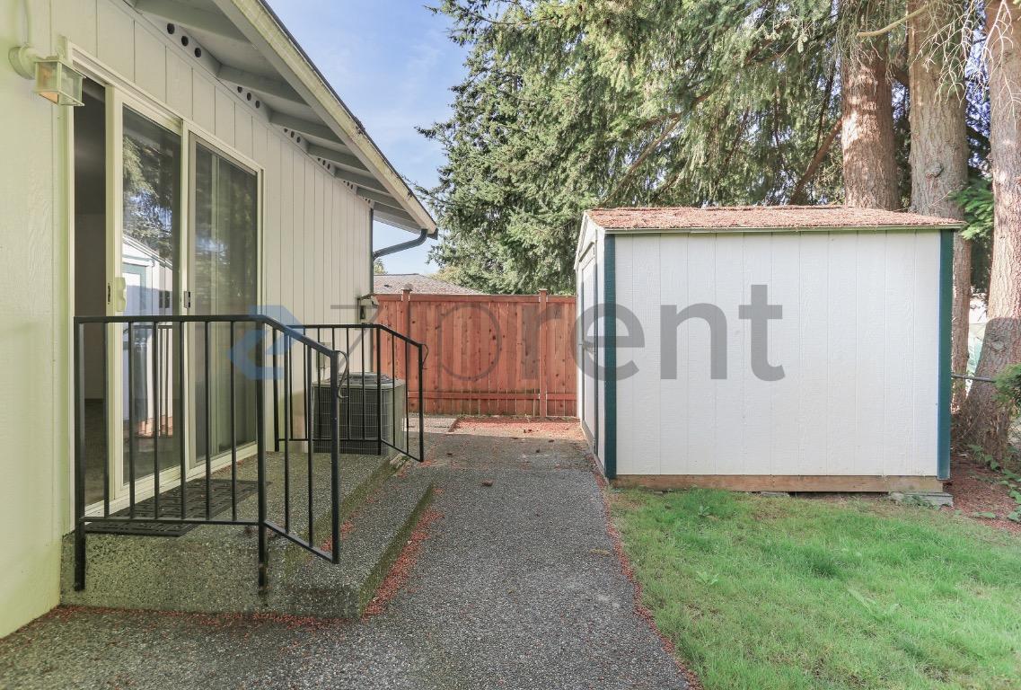 Building Photo - Unit