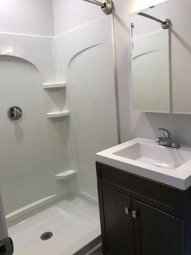 Building Photo - South Oakland 2 Bedroom + Office Space