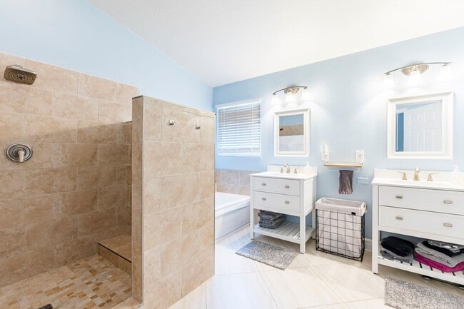 Building Photo - STUNNING 4-BED, 3-BATH HOME WITH SOLAR PANELS IN TAMPA, FL!