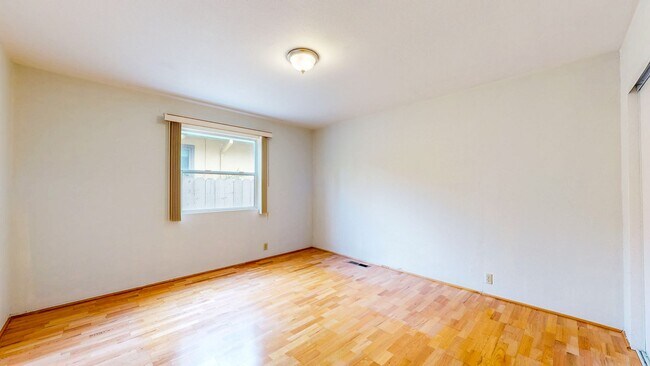 Building Photo - 1426 3rd St