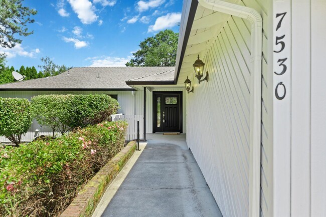 Building Photo - Stylish 3BR Beaverton Ranch w/ RV Parking & Hot Tub