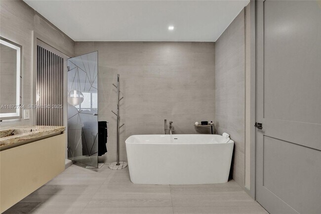 Building Photo - 1100 Biscayne Blvd