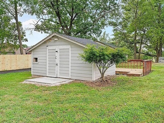 Building Photo - Your Dream Home Just Hit the Market – Don’t Miss Out!