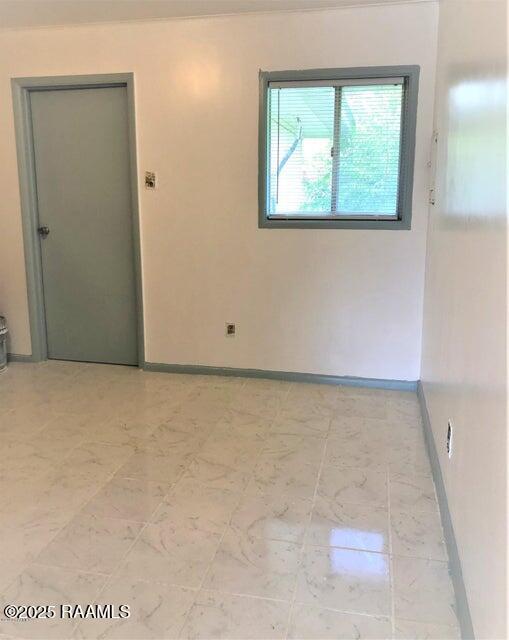 Building Photo - 121 Sorority Dr