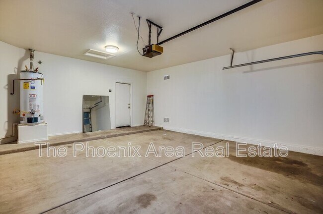 Building Photo - 2573 E Detroit Pl